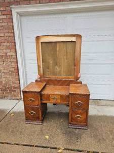 lot 62 image: 1930s Art Deco Waterfall Veneer Mirrored Vanity