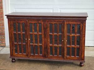 lot 13 image: Gorgeous Plantation 4 Door Display Buffet