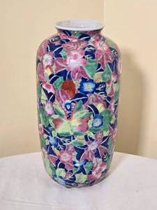 lot 79 image: Striking Handpainted Oriental Vase