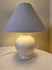 lot 136 image: Contemporary Minimalist White Vase Table Lamp