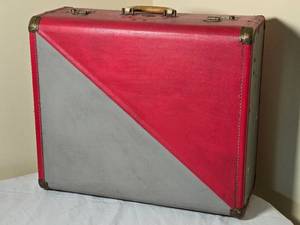lot 134 image: Cool Vintage Northwestern Luggage Strat-O-Way Suitcase - Red  Grey