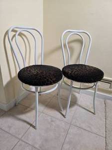 lot 25 image: Cool Vintage Cafe Chair Pair with Leopard Print Seats