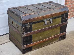 lot 74 image: Antique Union Clothing Co. Steamer Trunk