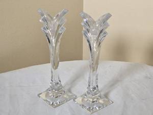 lot 76 image: Elegant Fine Crystal Candleholder Pair