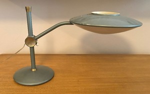 lot 26 image: Mid Century Dazor Saucer Lamp