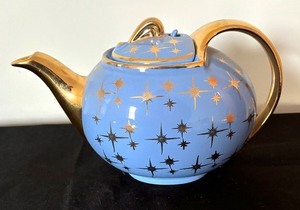 lot 95 image: Vintage Hall Atomic Starburst Teapot