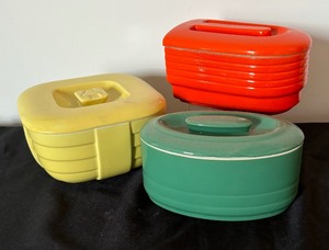 lot 99 image: Three Vintage 1940s Hall China Company Refrigerator Dish and Covered Dishes