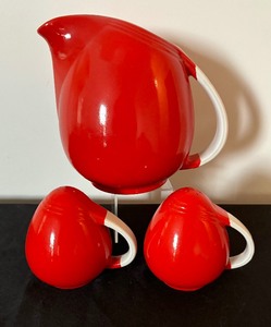 lot 104 image: Vintage 1940s Halls Superior Quality Kitchenware Pitcher and Salt  Pepper Shakers