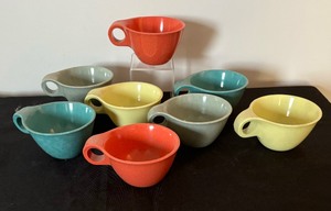 lot 105 image: Eight Vintage Russel Wright Cups