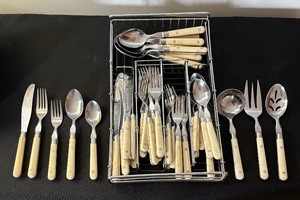 lot 125 image: WF Mardi Gras Flatware Service for 8 Plus Serving Utensils