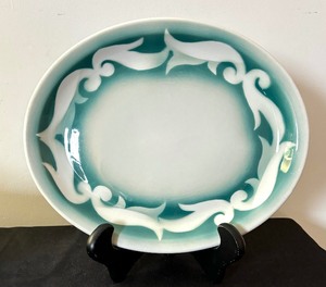 lot 132 image: Beautiful Vintage Jackson Vitrified Airbrush Green Scroll Platter