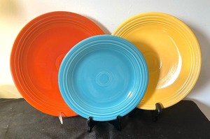 lot 134 image: Colorful Fiesta Ware Platters including Vintage 14 Orange Fiesta Ware Platter