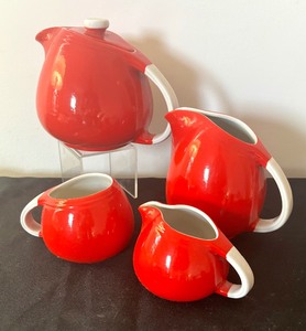 lot 136 image: Halls Superior Quality Kitchenware Pot, Pitchers and Cup including a MCM Halls Red Teapot