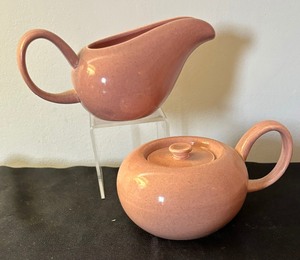 lot 50 image: Russel Wright Creamer Pitcher and Sugar Dish