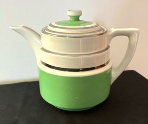 lot 179A image: Halls Superior Quality Kitchenware Art Deco Fraunfelter Teapot