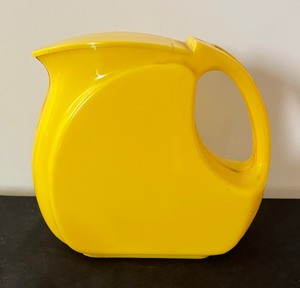 lot 154 image: Vintage Mid Century Modern Art Deco Wata-Kanta Plastic Pitcher