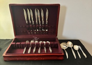 lot 16 image: International Sterling Silver Flatware