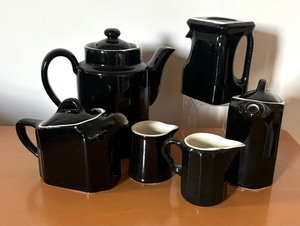 lot 211 image: Vintage Shenagno and Syracuse Black Pitchers and Teapots and More