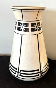 lot 221 image: Vintage Royal Nippon Nishiki Hand-Painted Vase