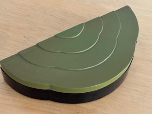 lot 166 image: Vintage Art Deco Bakelite Dresser Box