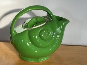 lot 171 image: Vintage Hall Emerald Green Nautilus Teapot