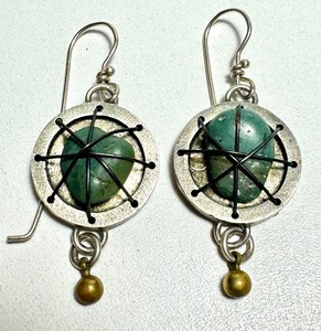 lot 197 image: Pair of Vintage Thomas Mann Earrings