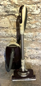 lot 267 image: Progressive Vacuum