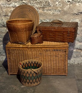 lot 286 image: Vintage Woven Baskets and Trunk