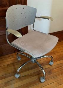 lot 328 image: Grey Office Chair