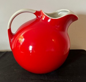 lot 356 image: Vintage Halls Superior Quality Kitchenware Ball Pitcher