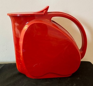 lot 384 image: Vintage Marbleized Art Deco Red Plastic Pitcher
