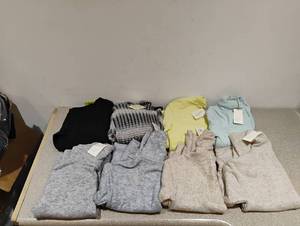 8 NEW WOMENS SWEATERS SIZE XS