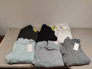 6 NEW WOMENS SWEATERS SIZE LARGE