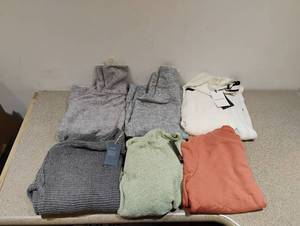 6 NEW WOMENS SWEATERS SIZE LARGE