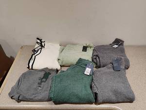 6 NEW WOMENS SWEATERS SIZE MEDIUM