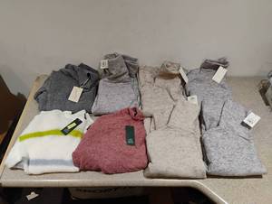 8 NEW WOMENS SWEATERS SIZE SMALL