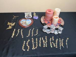 lot 21 image: Collection of Decorative Items including Crystal-like Hanging Decorative Pieces and Heart Frame