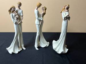 lot 23 image: Collection of 3 Elegant Figurines - Family Love and Bonding