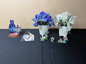 lot 32 image: Collection of Decorative Items Including Clock, Eagle Figurine, Artificial Flowers and Hummingbird Sculpture and More