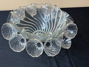 lot 30 image: Vintage Glass Serving Bowl with 12 Matching Cups