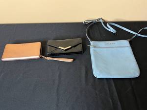 lot 66 image: Set of 3 Fashionable Wallets and Crossbody Bag by Fossil & Michael Kors