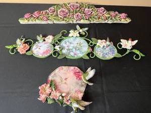 lot 94 image: Lot of 3 Decorative Floral Wall Hangings Inc Pieces From Bradford Exchange
