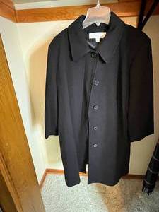 lot 331 image: Liz Claiborne Womens Black Overcoat Size 18