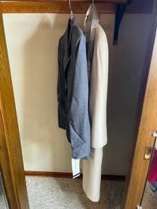 lot 334 image: Set of 2 Womens Outerwear Alfred Dunner Blazer and Forecaster of Boston Coat