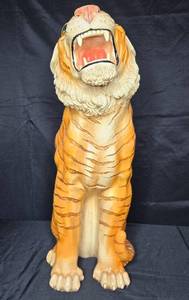 lot 205 image: Vintage Ceramic Tiger Sculpture - Majestic Roaring Design
