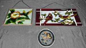 lot 223 image: Set of 3 Vintage Stained Glass Wall Hangings with Floral and Bird Designs