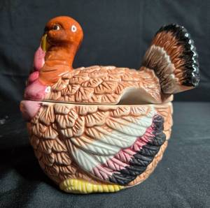 lot 246 image: Handpainted 1 Quart Gravy Tureen with Ladle - Turkey Shaped