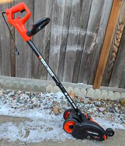 lot 6 image: Black & Decker Edge Hog Trenching and Edging Tool