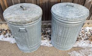 lot 192 image: Set of 2 Vintage Galvanized Steel Trash Cans with Lids