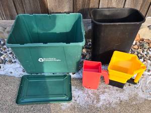 lot 321 image: Set of 4 Recycling and Garden Tools Including Containers and Spreader